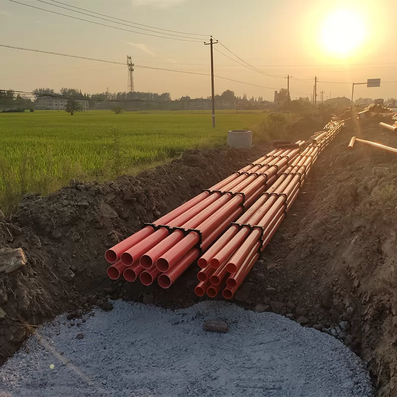 Konstrukce fotografie CPVC červené elektrické potrubí, vývodové potrubí, kabel b